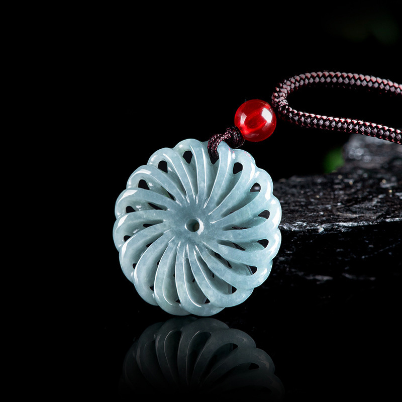 Burmesische Jadeit-Blumenanhän – Necklaces Bewertung und Preis