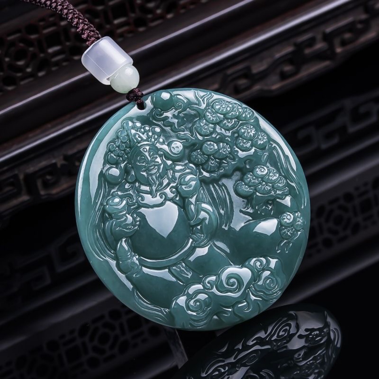 Burmesischer Jadeit Gott des R – Necklaces Bewertung und Preis
